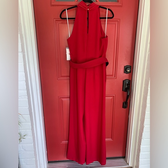 Sleeveless one-piece jumpsuit in red - Picture 7 of 8